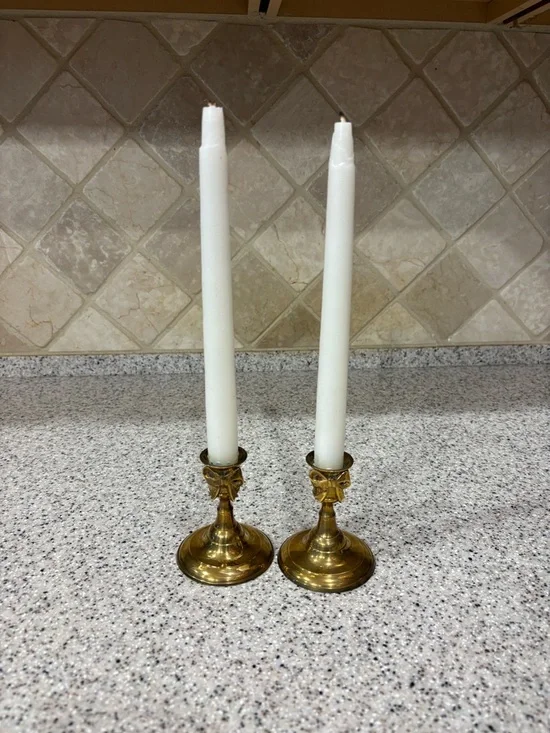 Vintage brass candlestick holders (bow/ribbon) - Picture 10 of 10